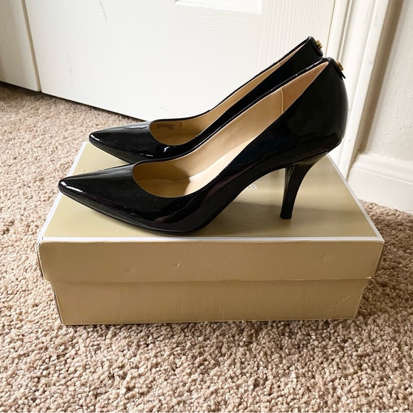 MICHAEL Michael Kors Shoes - LIKE NEW Michael Kors MK Flex Mid Pump Black Heels Pumps Size 7.5